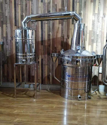 鄭州釀酒設(shè)備 白酒與啤酒生產(chǎn)設(shè)備的專業(yè)選擇